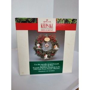 Little Frosty Friends Memory Wreath with 4 Mini Ornaments Hallmark Keepsake